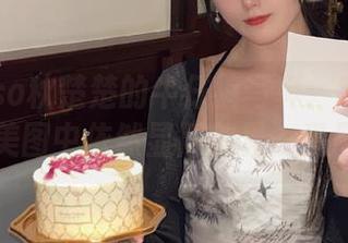 Akisoso秋楚楚的牛仔裤写真：我虽不完美，但美图中依然显得别具一番风味.txt