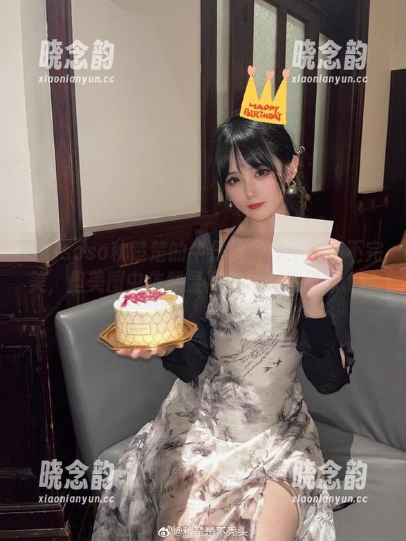 Akisoso秋楚楚的牛仔裤写真：我虽不完美，但美图中依然显得别具一番风味.txt