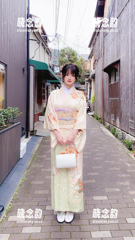 静谧瞬间：Arty亚缇扎拉写真原图展现自然与人文的完美结合.txt