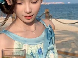 Feilin嗲囡囡 – SiByl李思宁银发芭比写真：照片记录每一个转瞬即逝的美丽瞬间.txt