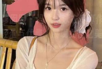 Feilin嗲囡囡 – 冯木木泳衣写真作品，美图呈现轻盈与优雅，展现女性之美的独特视角.txt