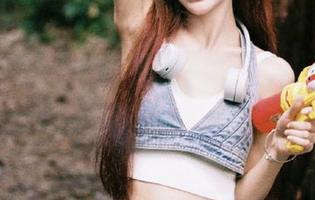 Feilin嗲囡囡 – 小果冻儿的校服私房作品，唤醒心中那些甜美的回忆.txt