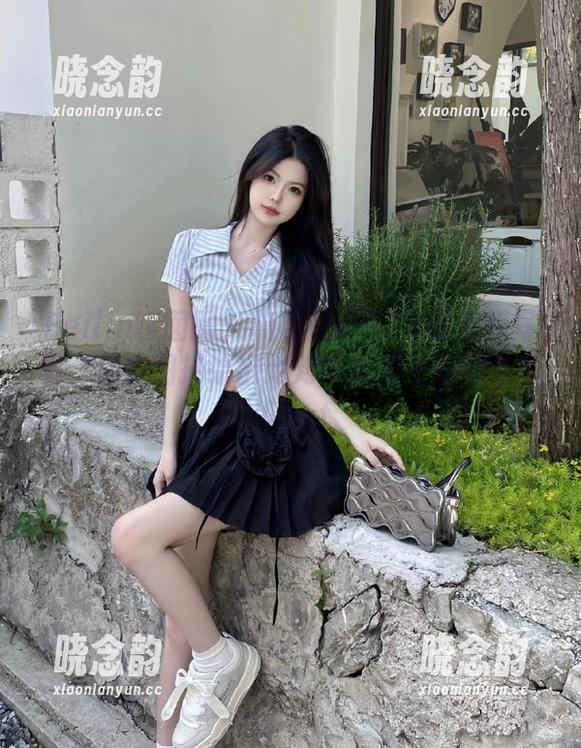 Feilin嗲囡囡 - 施忆佳KITTY的空姐写真，用美图描绘出她对梦想和生活的热爱！.txt