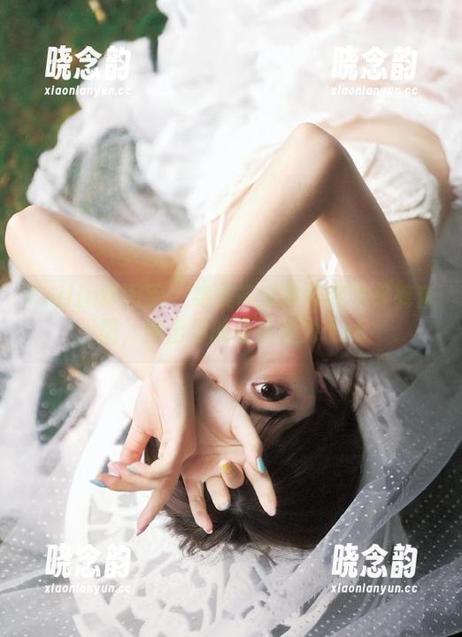 Feilin嗲囡囡 - 绝美高清李梓熙牛仔裤套图，穿出你的夏日魅力.txt