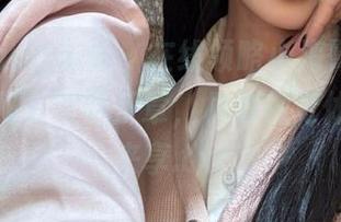 HuaYang花漾 – 在线领略小海臀Rena奏响的秘书写真乐章，极致视觉体验等你来享.txt