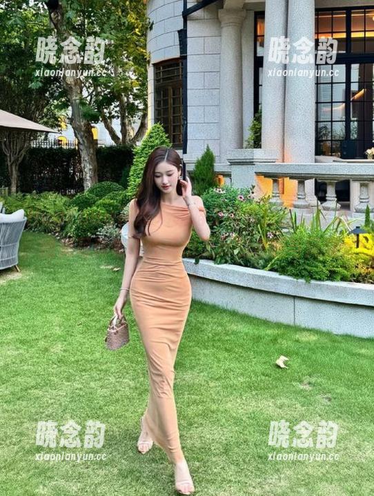 HuaYang花漾 - 领略小海臀的丝袜魅力，绝美写真套图传递出无尽的诱惑与风情.txt