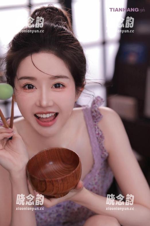 HuaYang花漾 - 超火的张思允Nice牛仔裤美图资源，让你爱上这个夏天.txt