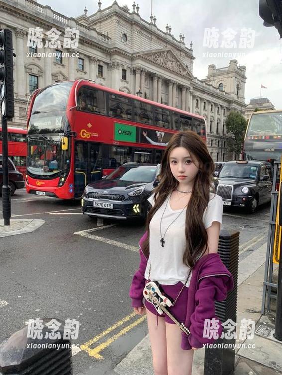 HuaYang花漾 - 许诺Sabrina的自拍写真：无圣光下展现独特魅力与自信风采.txt