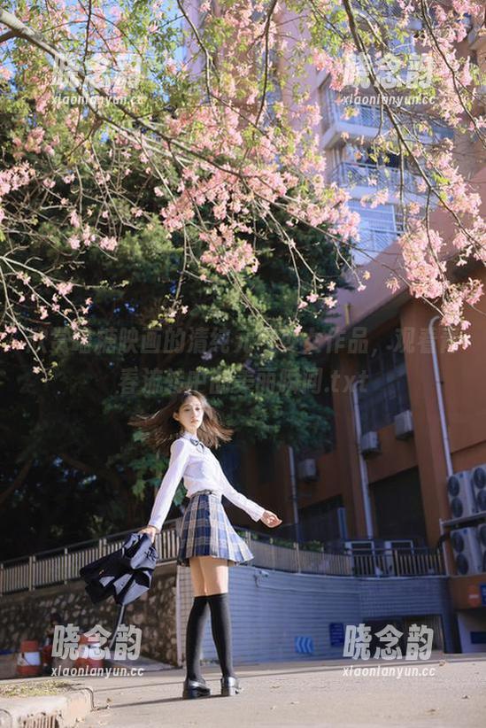 欣赏喵糖映画的清纯元气少女作品，观看青春流转中的美丽瞬间.txt