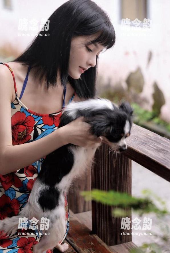 MiiTao蜜桃社 - 融合艺术与个性的李颖诗眼镜写真，展现别样的视觉魅力.txt