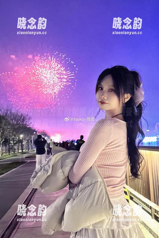 Neko薇薇独家瑜伽图片合集：感受每一个伸展的瞬间与灵魂交织！.txt
