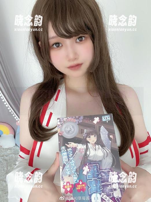 甜美与梦幻的扉页：PAKI酱镂空新娘装写真图集带你进入婚礼的幻影世界.txt