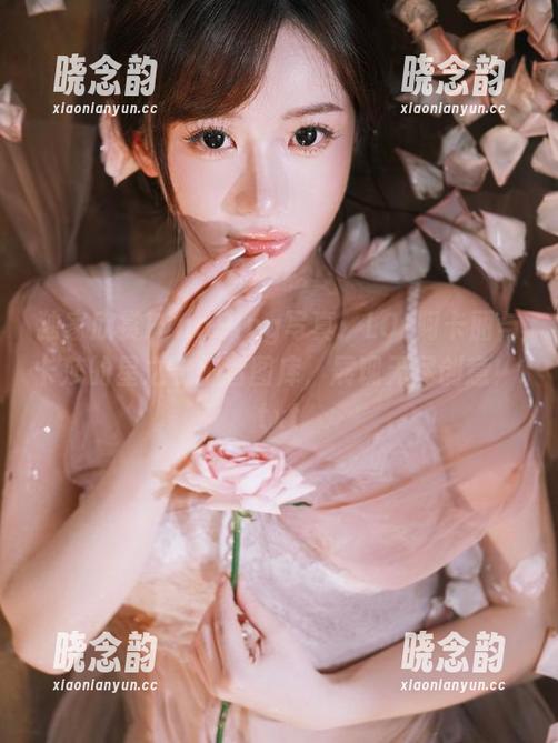 独家欣赏PingPing写真：LOL阿卡丽与卡莎的星之守护者图库，展现无尽创意！.txt