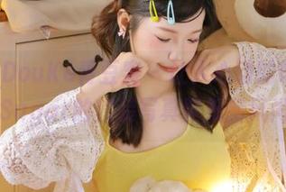 QingDouKe青豆客 – 让人心动的瞬间：梁莹Sugar的套装写真壁纸新风尚.txt
