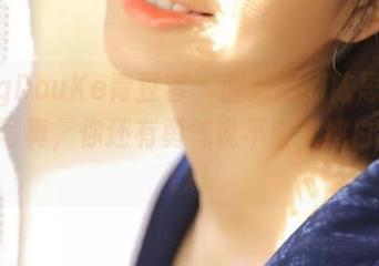 QingDouKe青豆客 – 面对这组陈思琪的私房写真，你还有勇气说不喜欢纯白吗？.txt