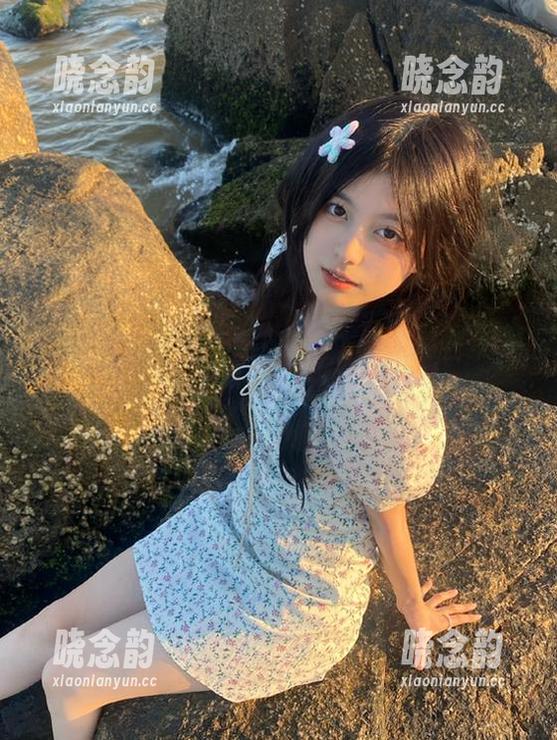 SSA丝社 - 木子最新灰丝袜控写真合集：将优雅与诱惑进行到底.txt
