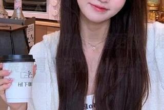 SiHua思话 – 小俏的美图更新，短裙黑丝展现青春活力的秘密.txt