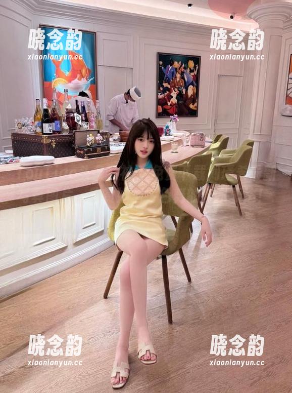 TouTiao头条女神 - 免费下载刘瑾希最新写真图片，欣赏她眉飞色舞的艺术表达！.txt