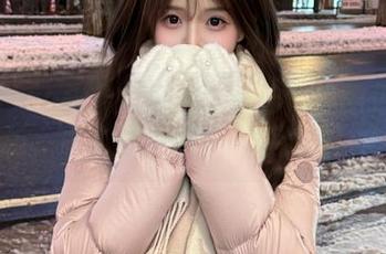 TouTiao头条女神 – 小热巴吊带图包全套赏析，这绝对是你的视觉新宠！.txt