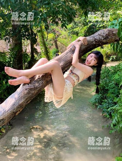 TouTiao头条女神 - 高清图集展示李温柔的自信与魅力，连衣裙完美演绎时尚态度.txt