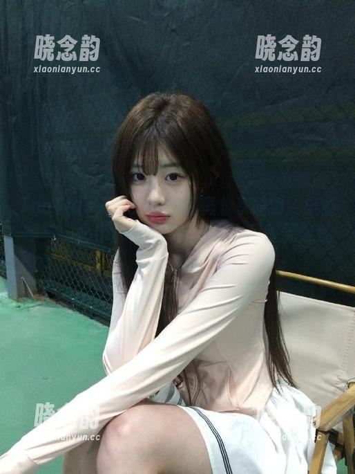 TouTiao头条女神 - 写真分享时刻：申美嫣与“死库水”的完美结合，展现无限魅力.txt