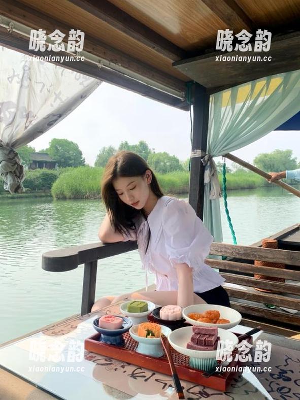 TouTiao头条女神 - 郭忆然黑丝写真定制图集，传递独特气质与魅力的视觉盛宴.txt
