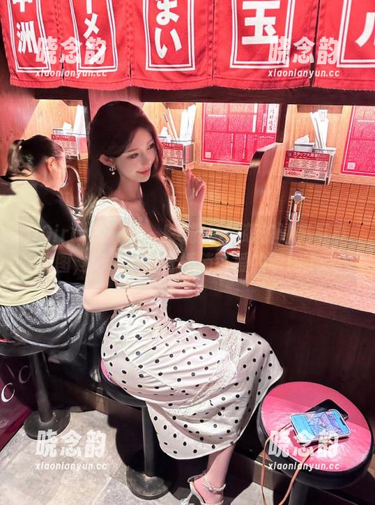 UGirls尤果网 - K8傲娇萌萌的油亮写真原图，记录下那份娇俏可爱的瞬间.txt