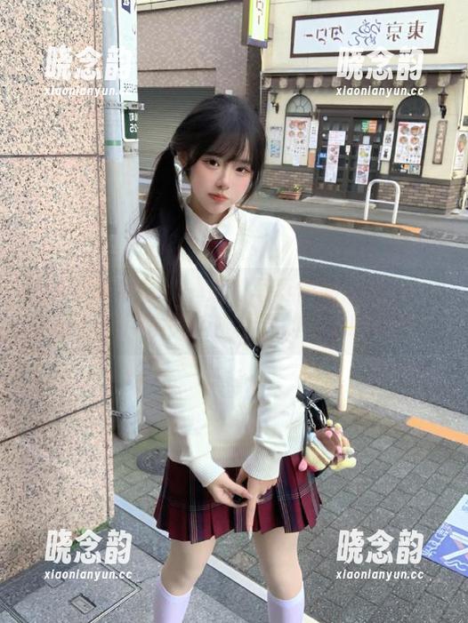 UGirls尤果网 - 定制写真作品：Sukki可儿少女用镜头捕捉青春的每个瞬间.txt