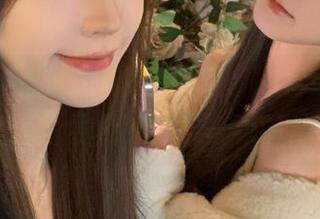 UGirls尤果网 – 妮小妖全新图包更新，灰丝风格写真展现妩媚与优雅的结合.txt