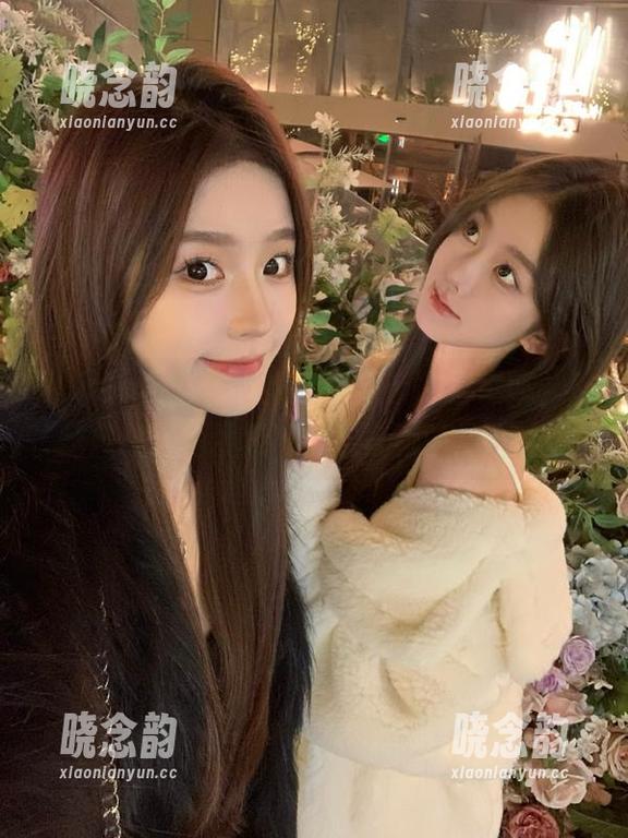 UGirls尤果网 - 妮小妖全新图包更新，灰丝风格写真展现妩媚与优雅的结合.txt
