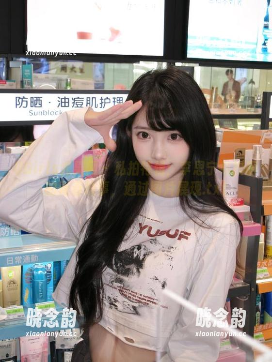 UGirls尤果网 - 私拍特辑：李思宁与校服的青春故事，通过图片展现.txt