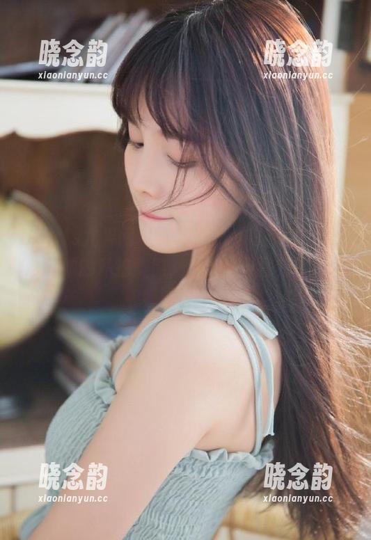UGirls尤果网 - 欣杨Kitty的自拍图包：珍藏她的私拍美照，感受那份独特的艺术氛围。.txt
