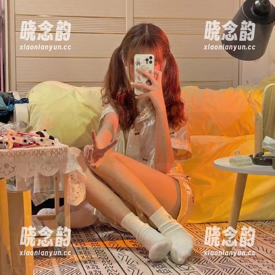 UGirls尤果网 - 美丽在脚下：高清谭晓彤美脚图片尽展她的精彩瞬间.txt