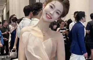 XIAOYU语画界 – 当短裤碰上徐莉芝Booty：看她如何把简单的单品玩出五花八门的风情！.txt