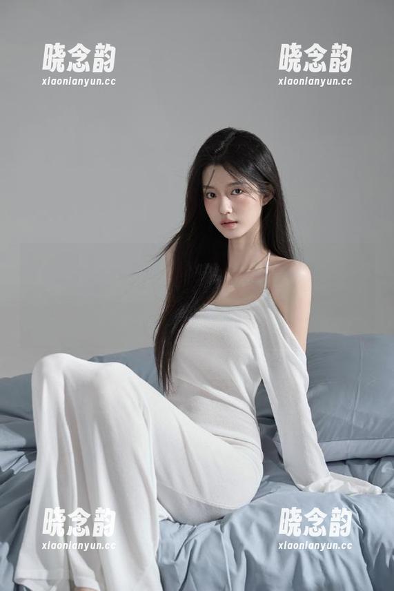 XINGYAN星颜社 - 让我们在线领略赵馨悦的牛仔裤作品，写真中的每一个细节都透露出无限的潮流气息.txt