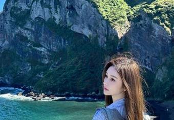 Xiuren秀人网 – 最新Cris_卓娅祺黑丝美腿套图，秘书OL的魅惑瞬间让人赞叹！.txt
