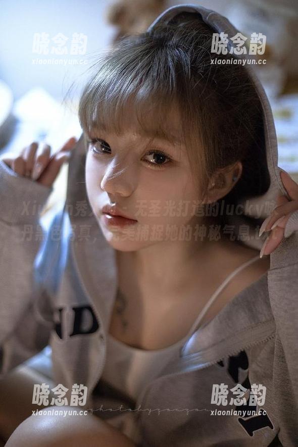 Xiuren秀人网 - 无圣光打造的lucky咏丹黑色写真，完美捕捉她的神秘气息.txt