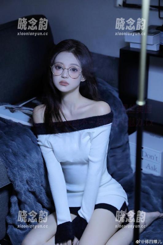 Xiuren秀人网 - 周于希Sally黑丝美腿写真图包，带你领略不一样的时尚魅力.txt