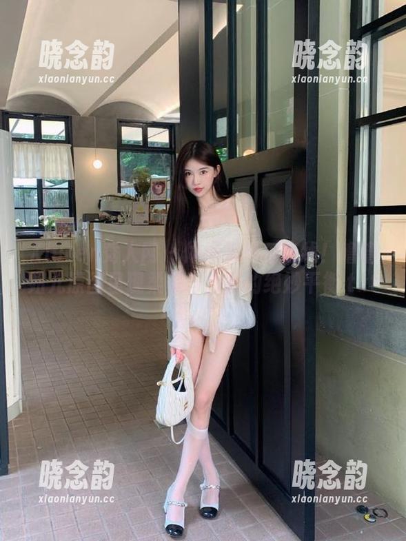 Xiuren秀人网 - 体操服风采在线！噜噜妞儿原图呈现柔美与力量的绝妙平衡.txt
