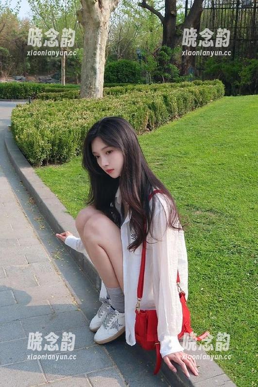 Xiuren秀人网 - 快来欣赏圆圆酱的校园写真精选作品集，感受青春的无限魅力吧！.txt