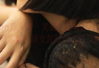 Xiuren秀人网 – 尤妮丝的私房写真：用吊裙和黑丝诠释女性的优雅与力量.txt