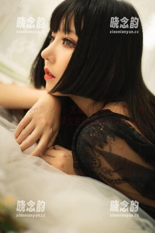 Xiuren秀人网 - 尤妮丝的私房写真：用吊裙和黑丝诠释女性的优雅与力量.txt