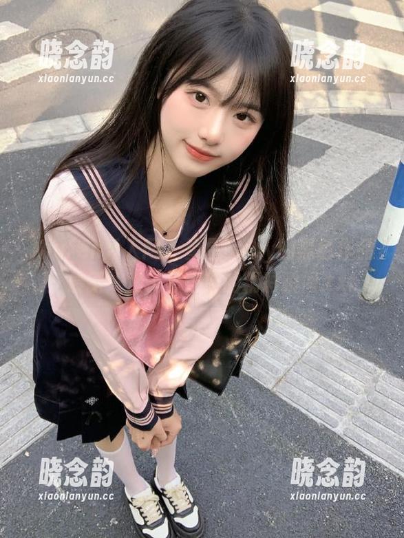 Xiuren秀人网 - 星星baby的黑色作品：最新一次摄影之旅的精彩瞬间.txt