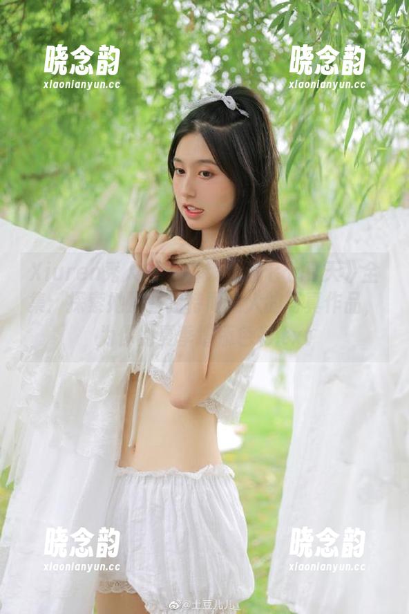 Xiuren秀人网 - 解锁《江七七夏天》全集：探索她那些独特而迷人的写真作品，为你的夏季增添色彩.txt