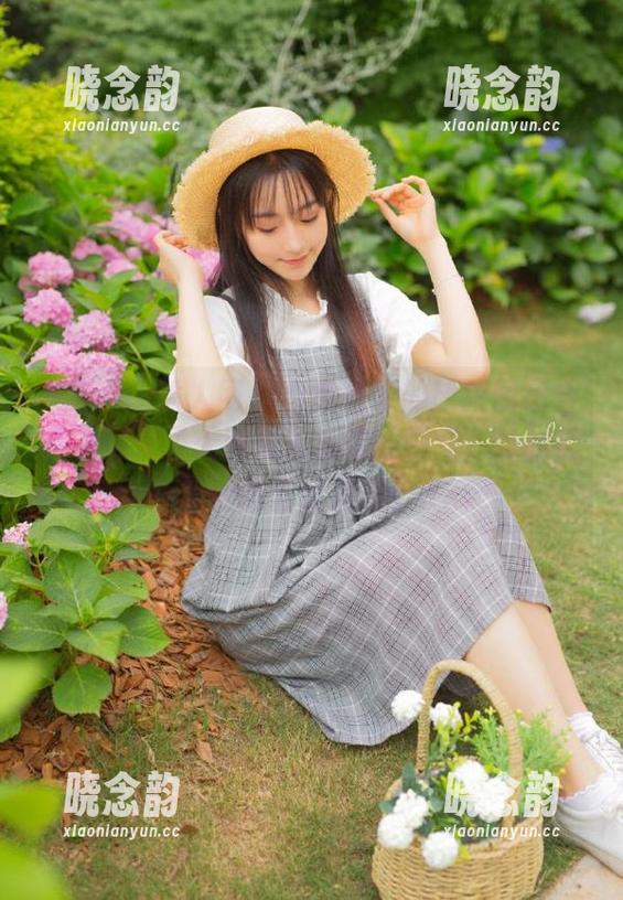 Xiuren秀人网 - 白兔西希的旅拍图包合集，记录了无数动人心弦的瞬间，让我们一起回味这段旅程！.txt