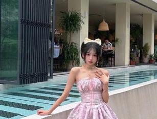 Xiuren秀人网 – 筱慧cindy身着红裙的诱惑瞬间，原图下载尽在这里.txt