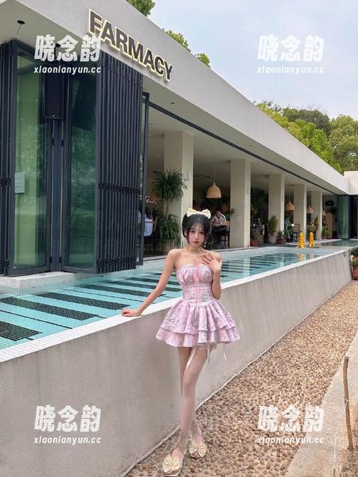 Xiuren秀人网 - 筱慧cindy身着红裙的诱惑瞬间，原图下载尽在这里.txt