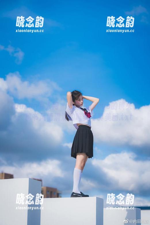 Xiuren秀人网 - 在雨儿酱eve的镜头下：秘书风情满满的唯美写真美图.txt