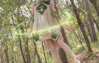 Yiko湿润兔的独特至美：“大摆锤2”写真图包为你呈现.txt