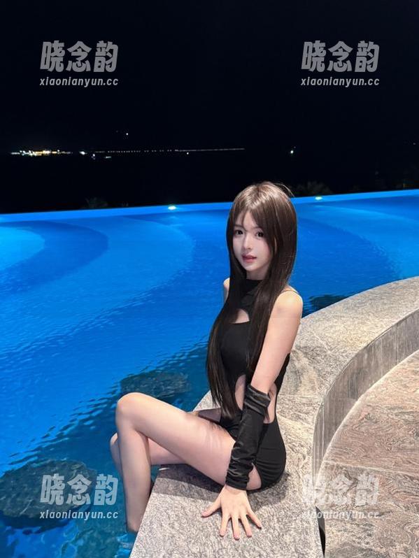 YouMi尤蜜荟 - 私拍图集中的浴室魅力：Carol周妍希的摄影之旅.txt